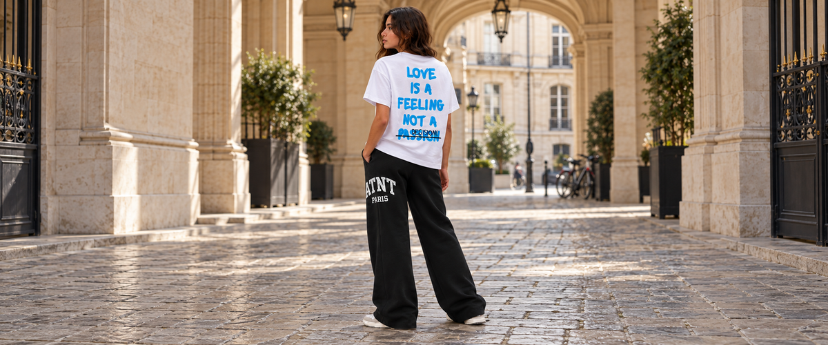 T-shirt Blanc Love is a Feeling avec jogging wide leg noir — tenue à Paris
