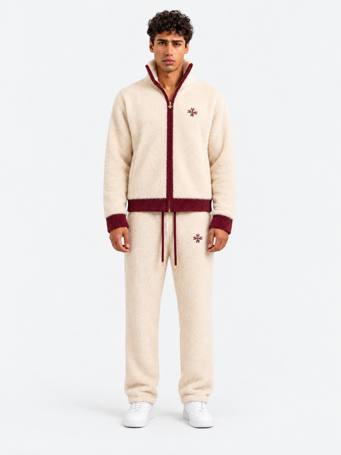 ATNT Tracksuits studio : Veste Signature Sherpa Zippée Crème & Bordeaux, vue de face sur fond gris clair