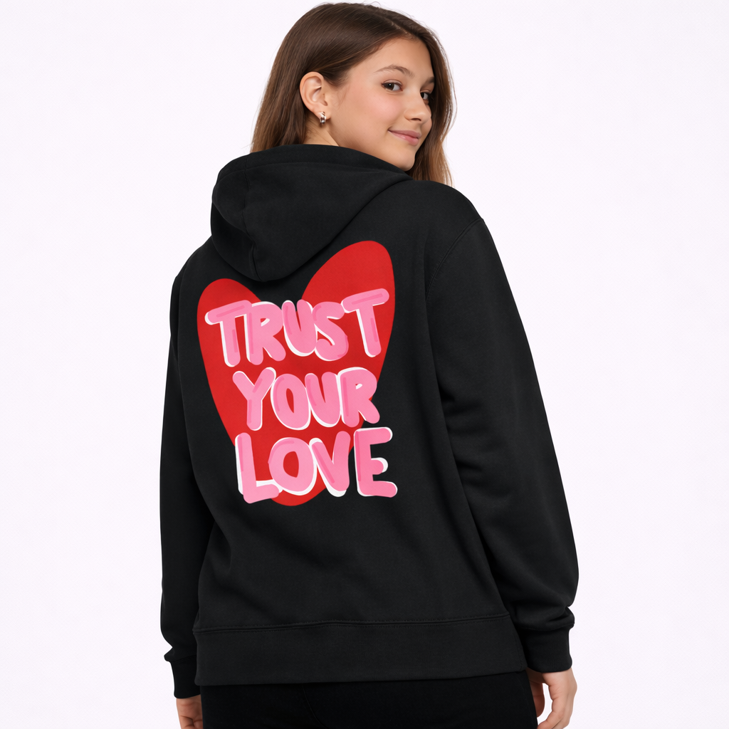 Sweat à capuche noir Trust Your Love ATNT PARIS, porté, vue de dos.
