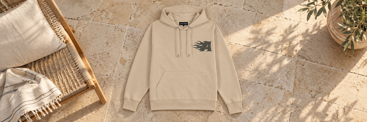 Sweat Capuche Beige Break dans une ambiance lifestyle ATNT PARIS
