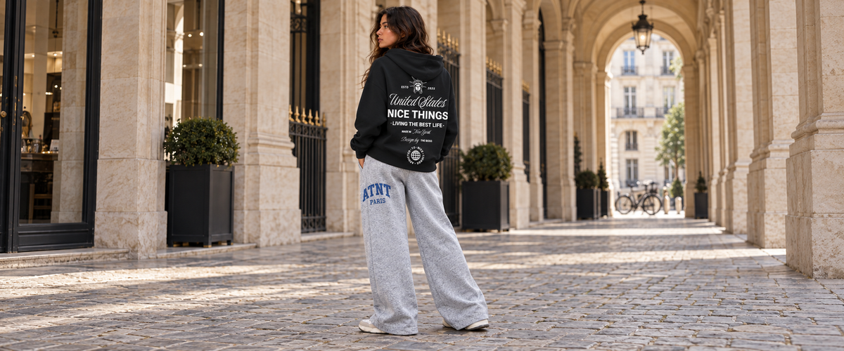 Sweat Capuche Noir  –  NYC Héritage porté dans une ambiance lifestyle ATNT PARIS