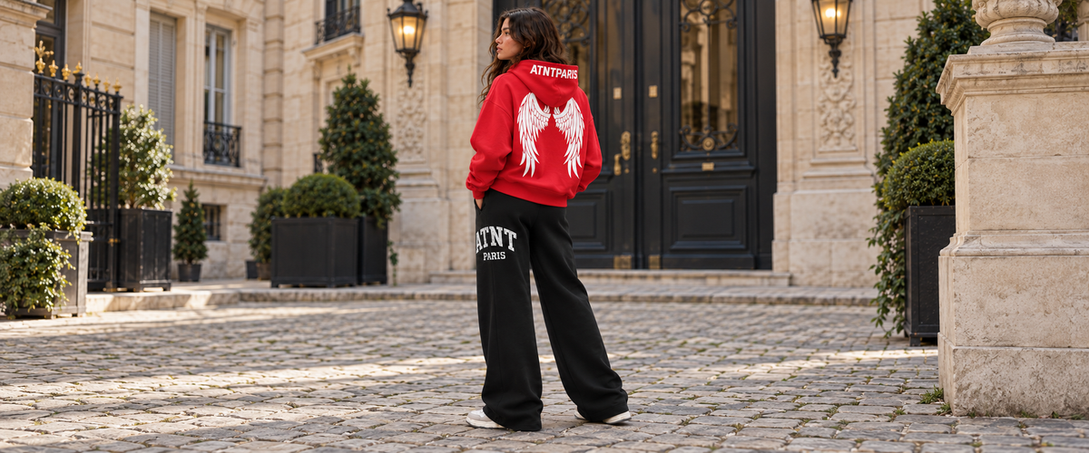 Sweat Capuche Rouge Dark Angel avec jogging wide leg noir — tenue à Paris