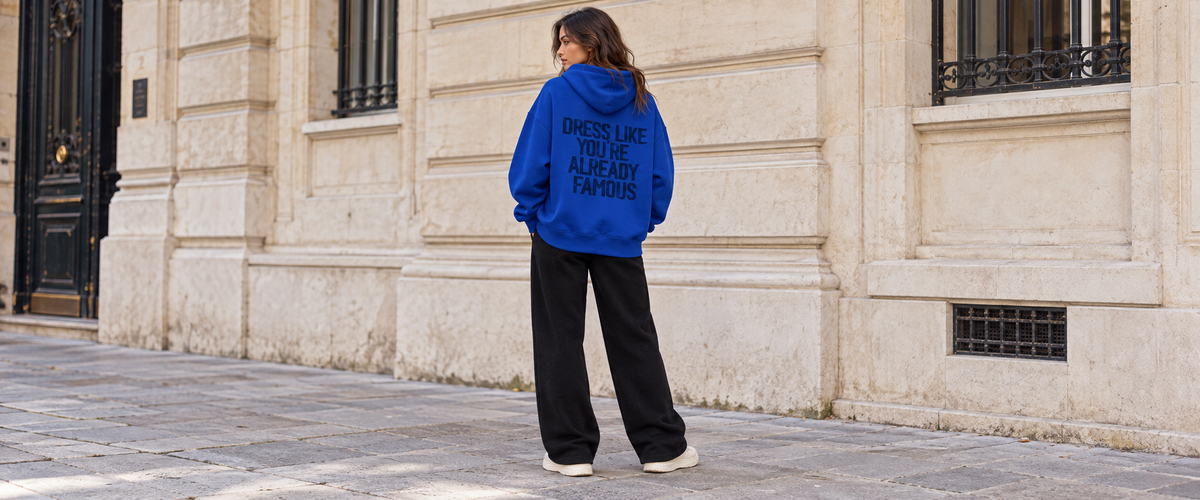 Sweat à Capuche Already Famous Bleu Royale — ATNT Paris porté dans une ambiance lifestyle ATNT PARIS