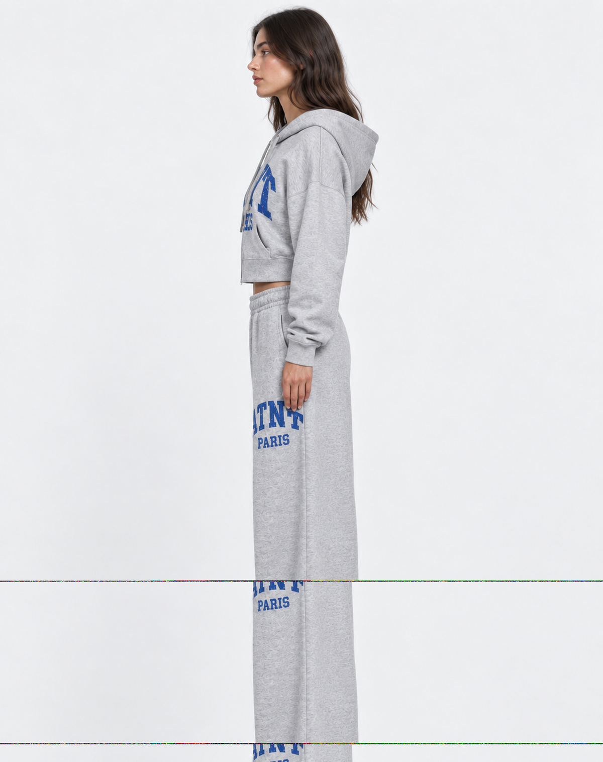 Ensemble ATNT PARIS Heather Grey porté de profil gauche, logo sur extérieur de la jambe gauche