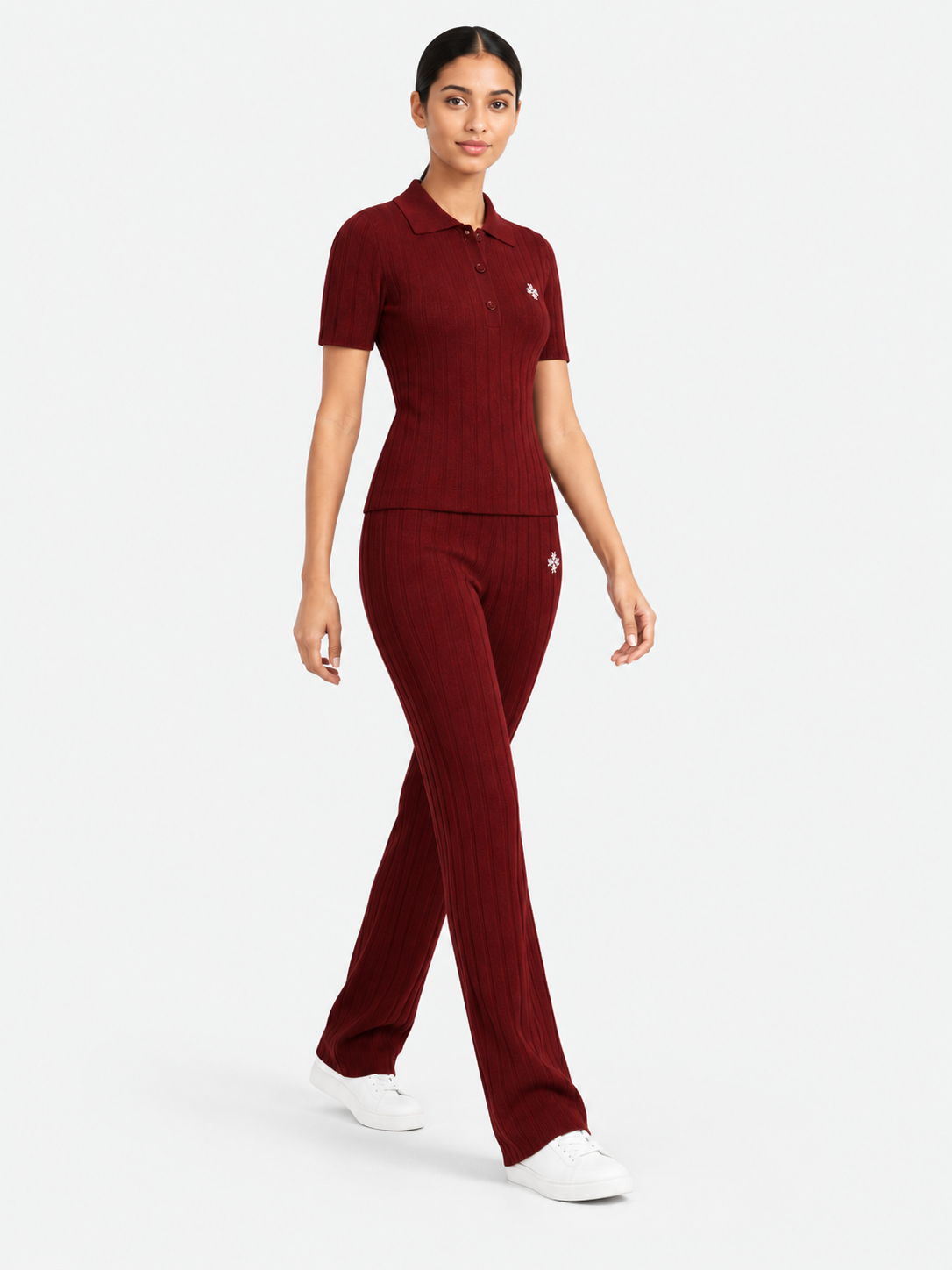 ATNT Tracksuits studio : Pantalon riviera ATNT Signature en maille côtelée Bordeaux, vue en mouvement sur fond gris clair
