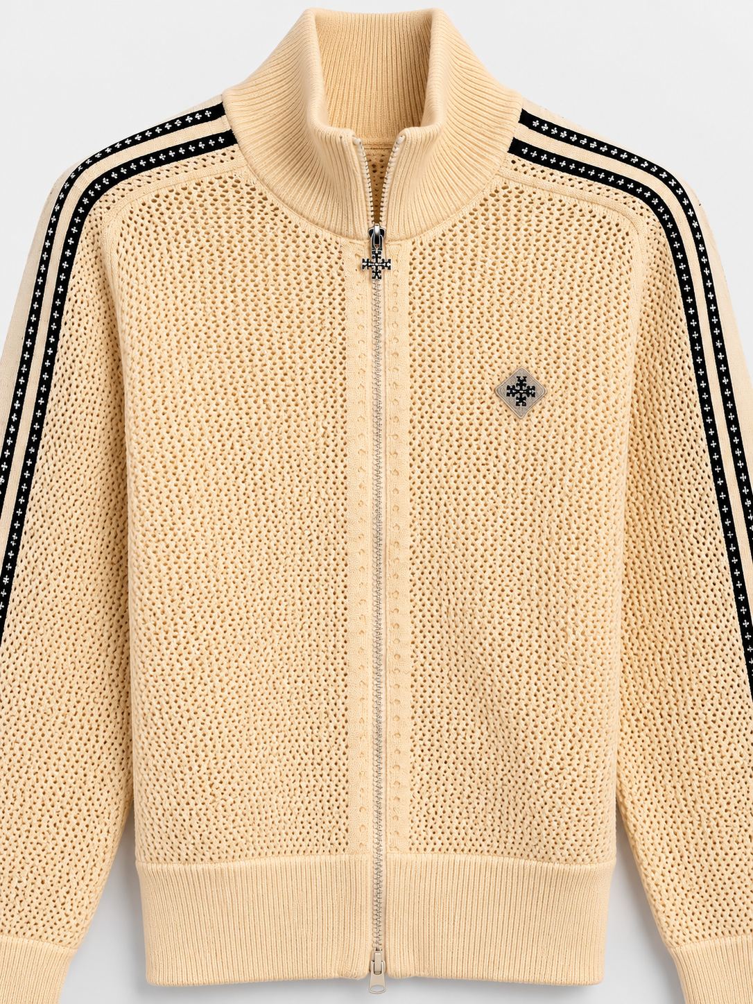 ATNT Tracksuits studio : Veste de Survêtement Signature Beige - Crochet, détail de la matière sur fond gris clair